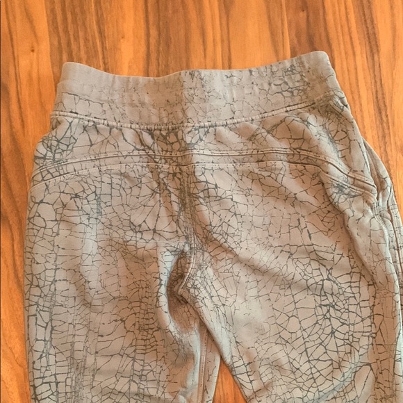 Lululemon Patterned Sweat Pants. - Picture 4 of 8